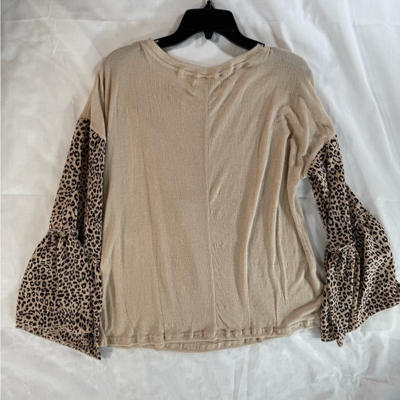 AMOLI  Leopard Print Sleeve Beige Top.  #30 - Picture 2 of 6